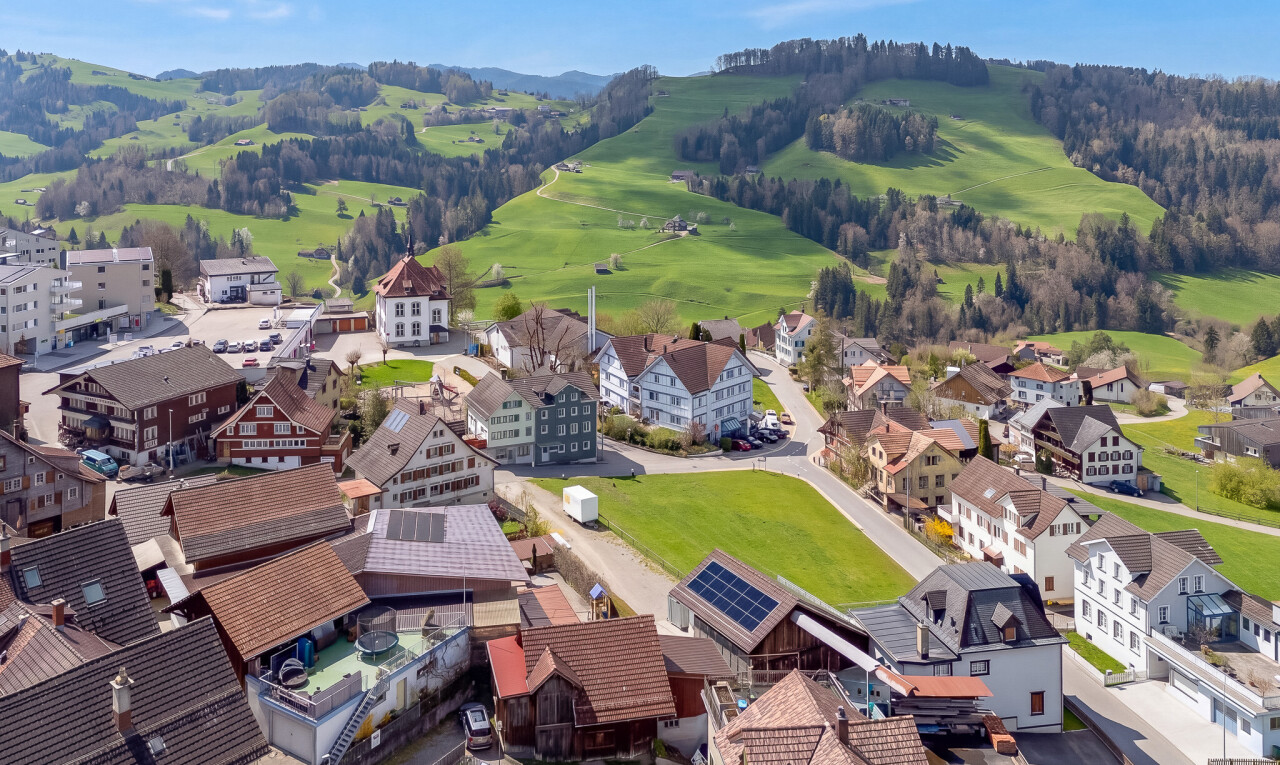 vue sur la montagne avec day time, aerial view, vue sur le terrain de golf, et golf course view