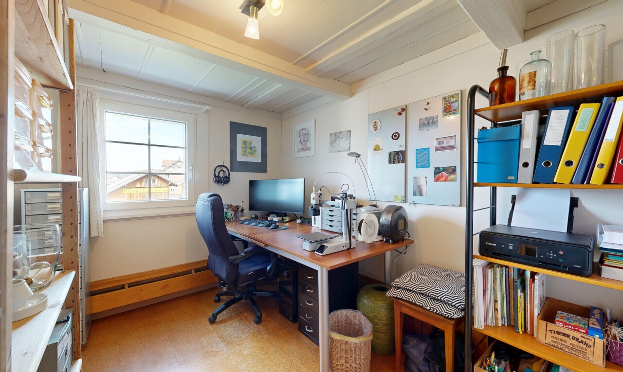 bureau avec lumière naturelle, natural light, espace bureau, inside property, et cloison sèche