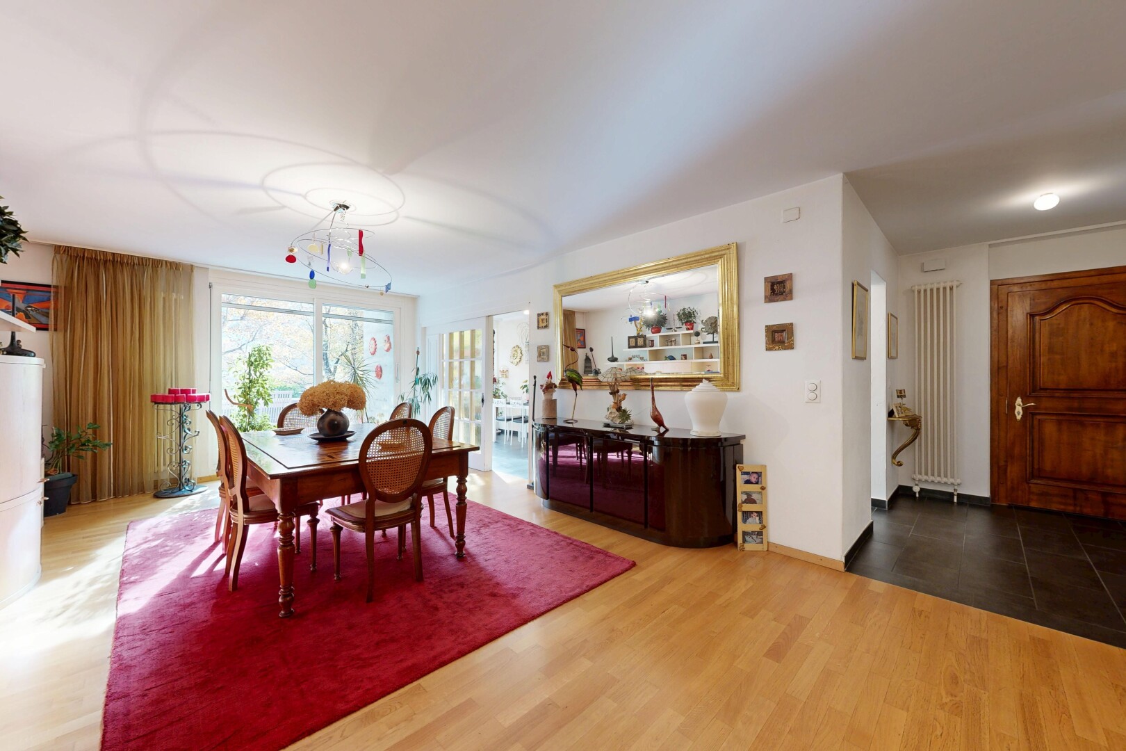 esszimmer mit natürliches licht, natural light, inside property, gipskartonwand, und drywall