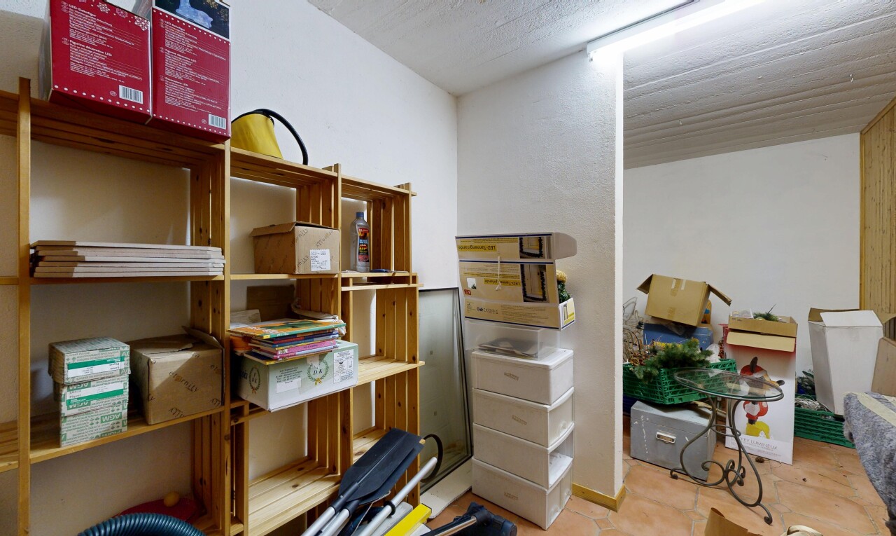 zimmer / schlafzimmer mit inside property, drywall, gipskartonwand, textured ceiling, und spritzputz decke