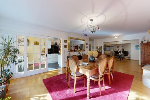 esszimmer mit holzfußboden, wood finish floor, inside property, gipskartonwand, und drywall