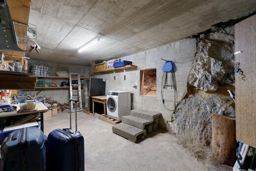 garde-manger avec lave-linge et sèche-linge et sous-sol