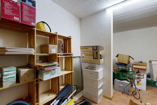 zimmer / schlafzimmer mit inside property, drywall, gipskartonwand, textured ceiling, und spritzputz decke