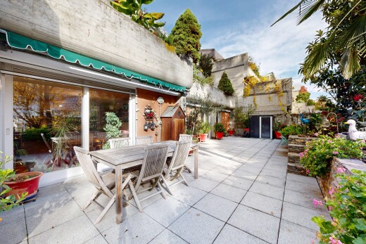 terrasse mit day time, essbereich im freien, markise, terrasse, und property visible