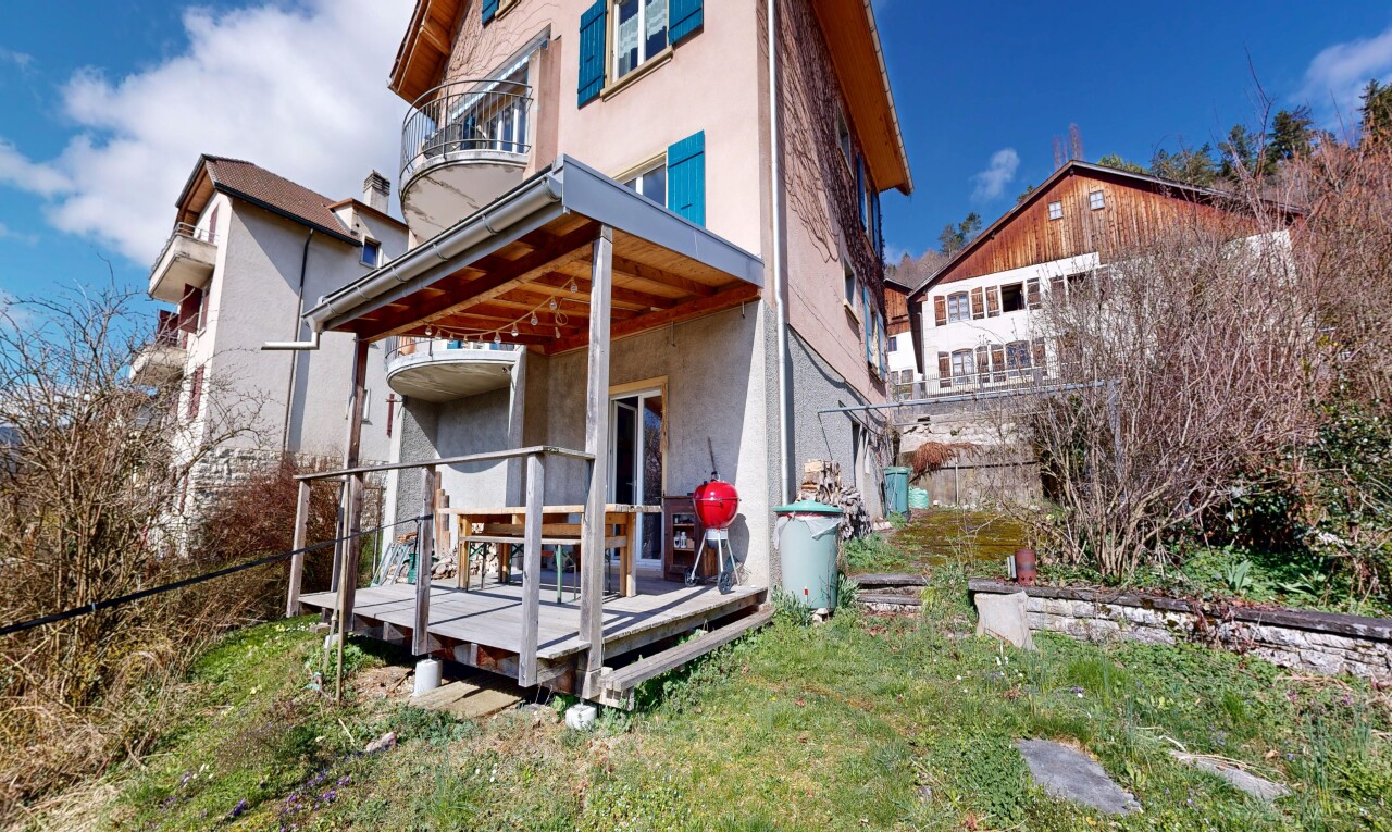 façade avec terrasse, property visible, balcon, day time, et bardage en stuc
