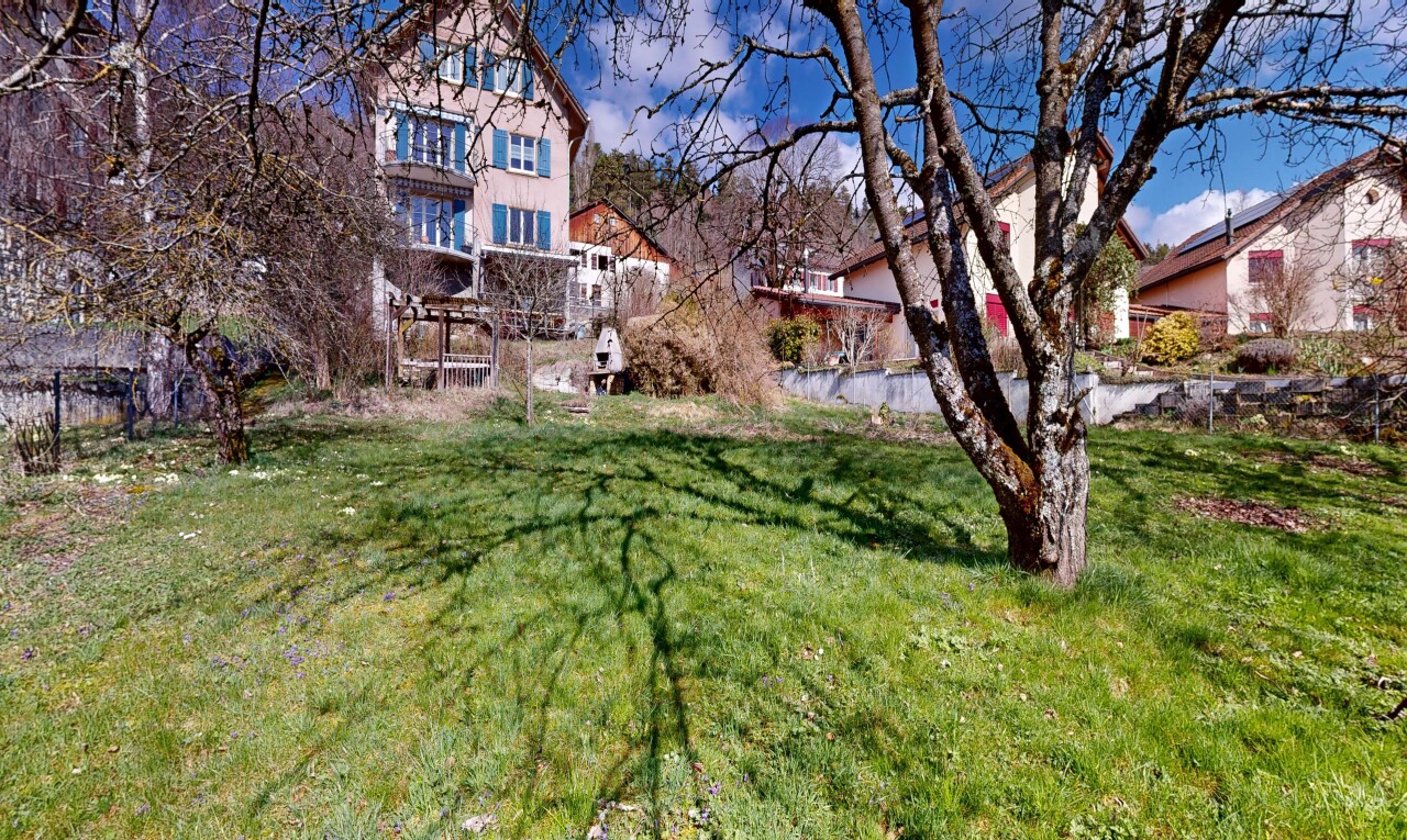 jardin avec pelouse, day time, apartment complex view, et from community