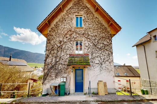 außenansicht mit zaun, day time, und property visible