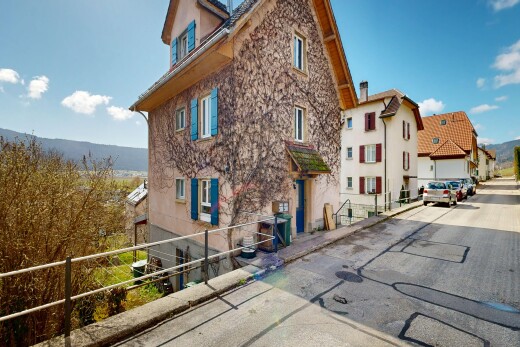 façade avec day time, clôture, vue sur la montagne, et mountain view