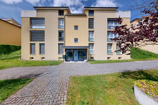 außenansicht mit from community, blick auf wohnanlage, apartment complex view, und day time