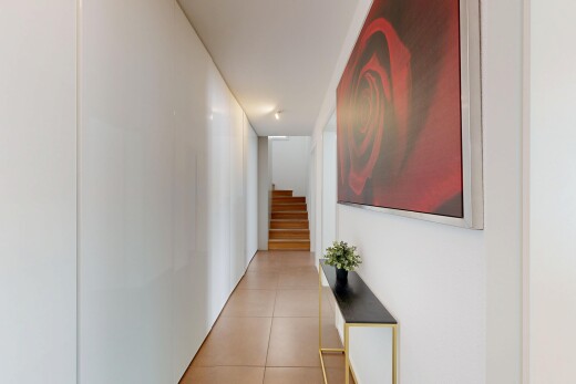 halle / korridor mit treppen, inside property, fliesenboden, tile floor, und gipskartonwand