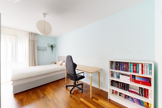zimmer / schlafzimmer mit inside property, wood finish floor, holzfußboden, drywall, und gipskartonwand