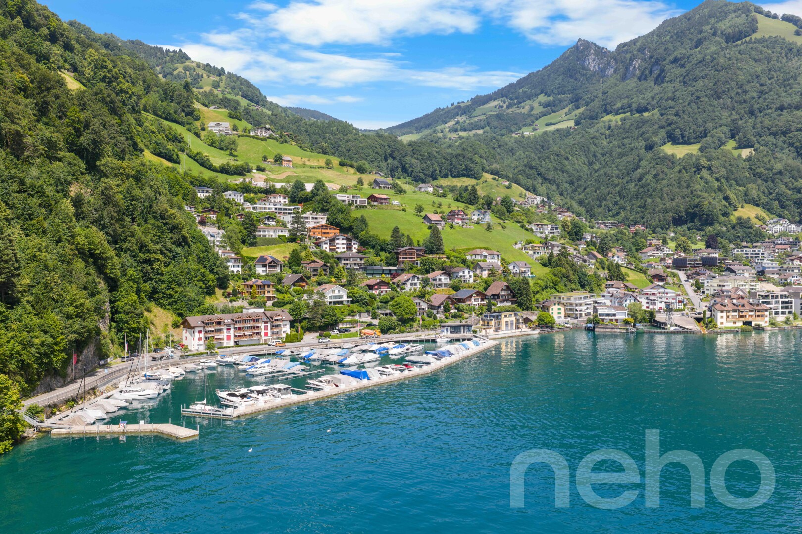 vue sur la mer avec mountain view, vue sur la montagne, day time, aerial view, et water view