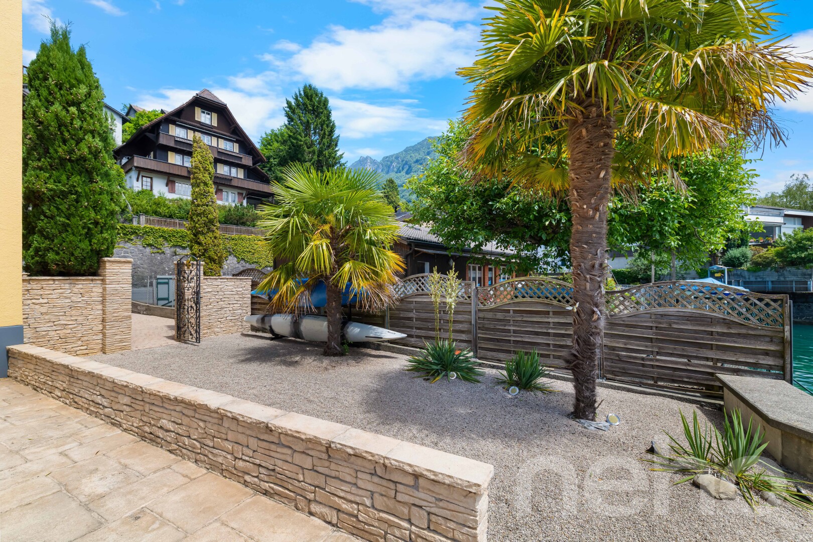 jardin avec day time, clôture, mountain view, et vue sur la montagne