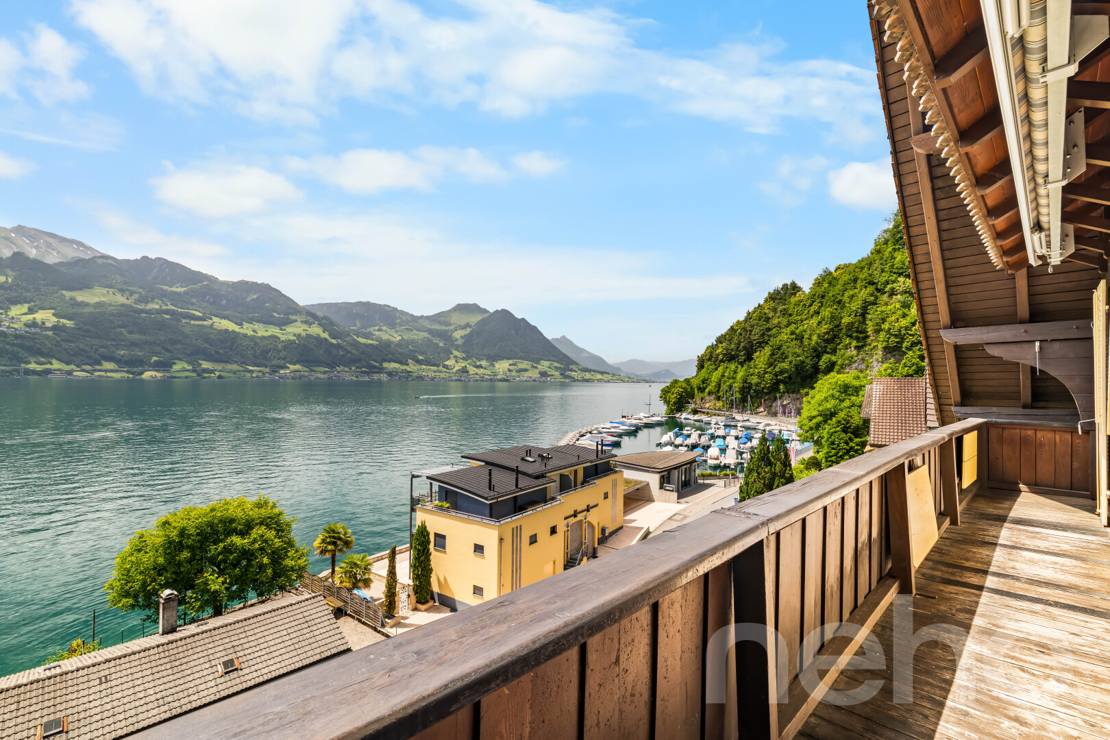 vue sur la mer avec from property, water view, vue sur l'eau, mountain view, et vue sur la montagne
