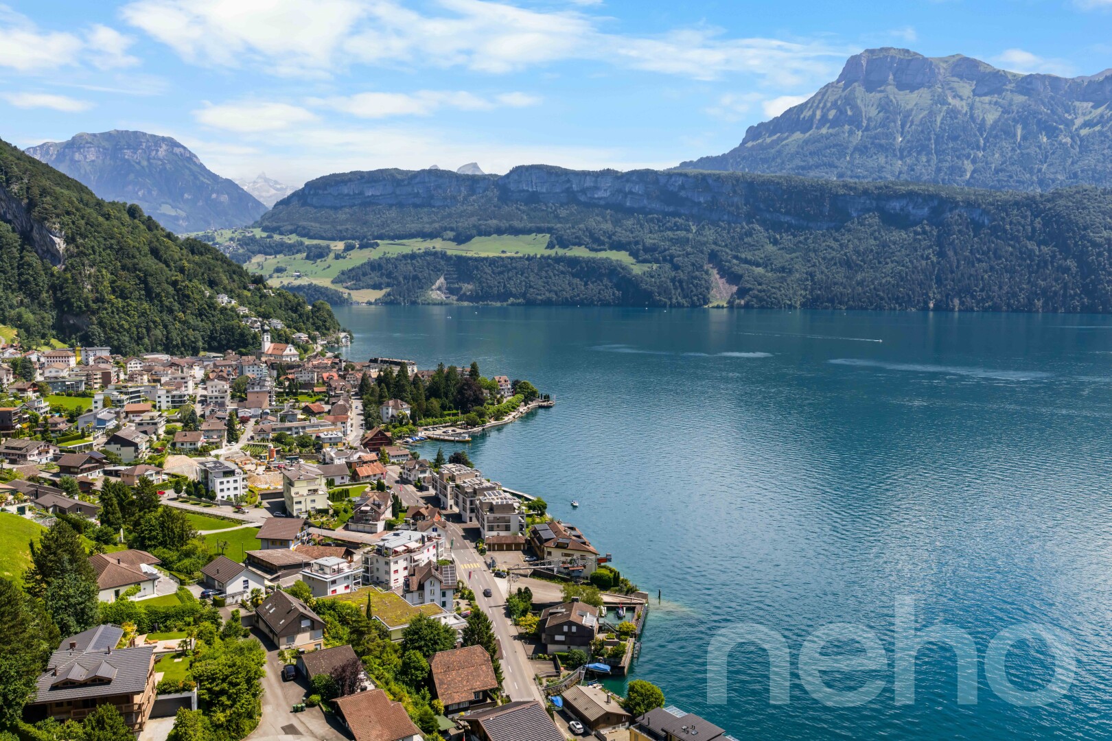 vue sur la mer avec mountain view, vue sur la montagne, day time, water view, et vue sur l'eau