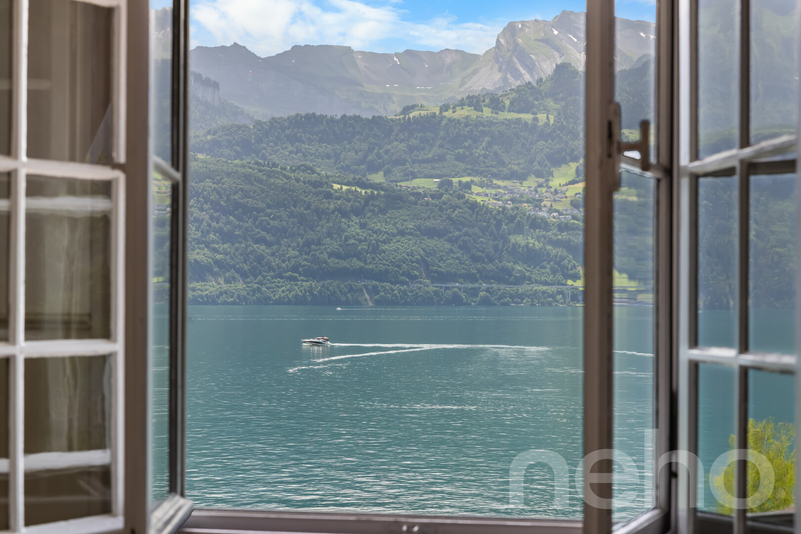 vue sur la mer avec day time, water view, vue sur l'eau, mountain view, et vue sur la montagne