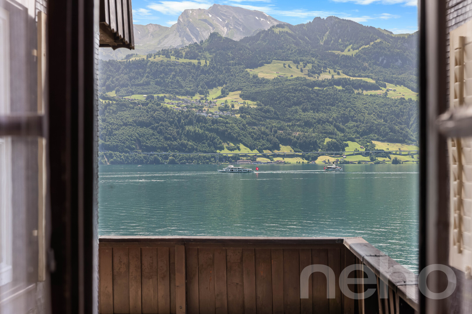 balcon avec day time, water view, vue sur l'eau, waterfront, et bord de l'eau