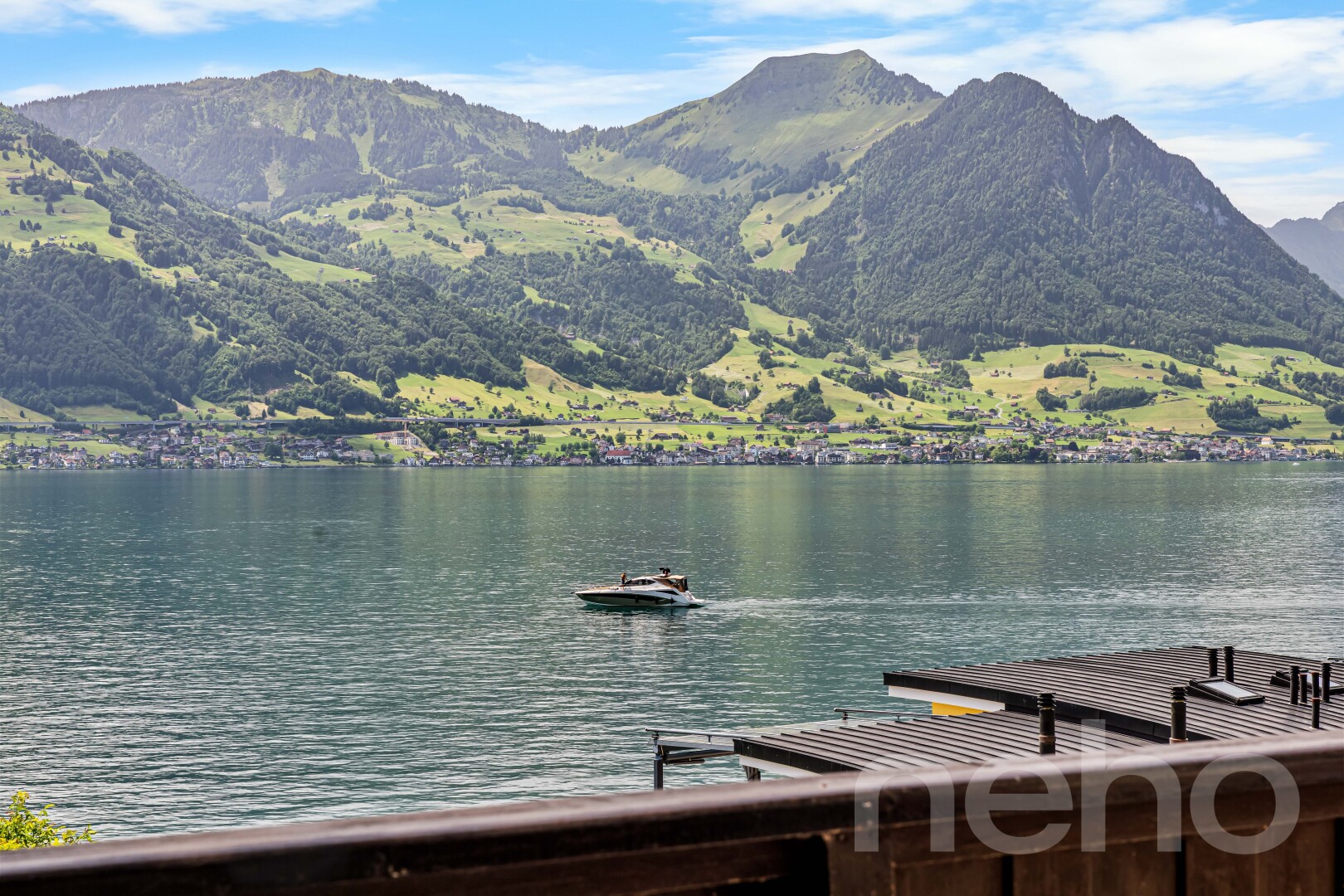 vue sur la mer avec day time, water view, vue sur l'eau, mountain view, et vue sur la montagne
