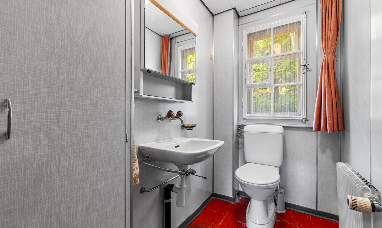 bathroom with toilet and radiator