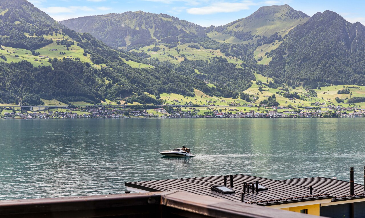 vue sur la mer avec day time, mountain view, vue sur la montagne, water view, et vue sur l'eau