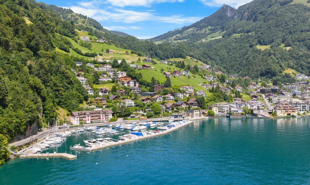 vue sur la mer avec mountain view, vue sur la montagne, day time, aerial view, et water view