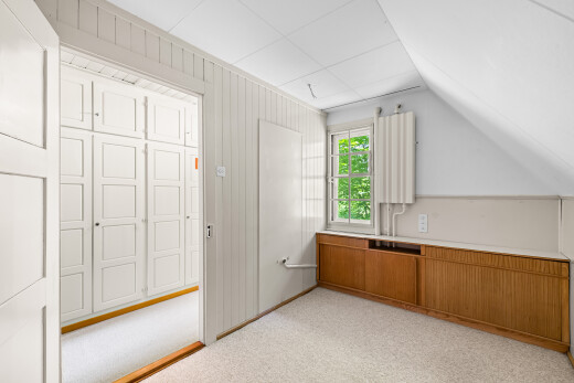 chambre avec light floor, moquette, carpet, inside property, et lumière naturelle