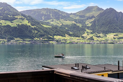 vue sur la mer avec day time, mountain view, vue sur la montagne, water view, et vue sur l'eau