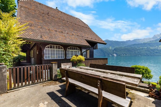 façade avec day time, water view, vue sur l'eau, mountain view, et vue sur la montagne
