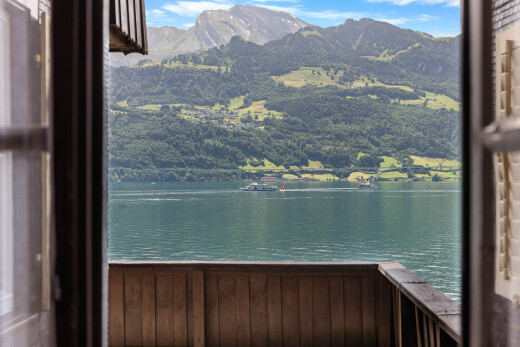 balcon avec day time, water view, vue sur l'eau, waterfront, et bord de l'eau