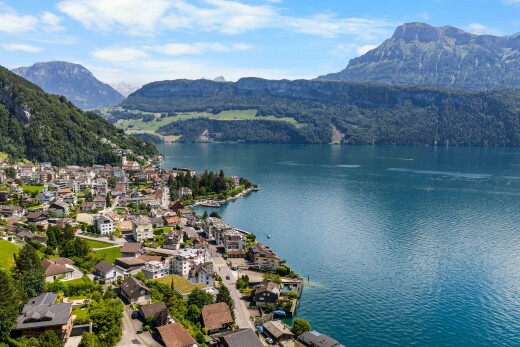 vue sur la mer avec mountain view, vue sur la montagne, day time, water view, et vue sur l'eau