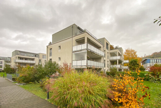 außenansicht mit overcast, property visible, apartment complex view, und blick auf wohnanlage