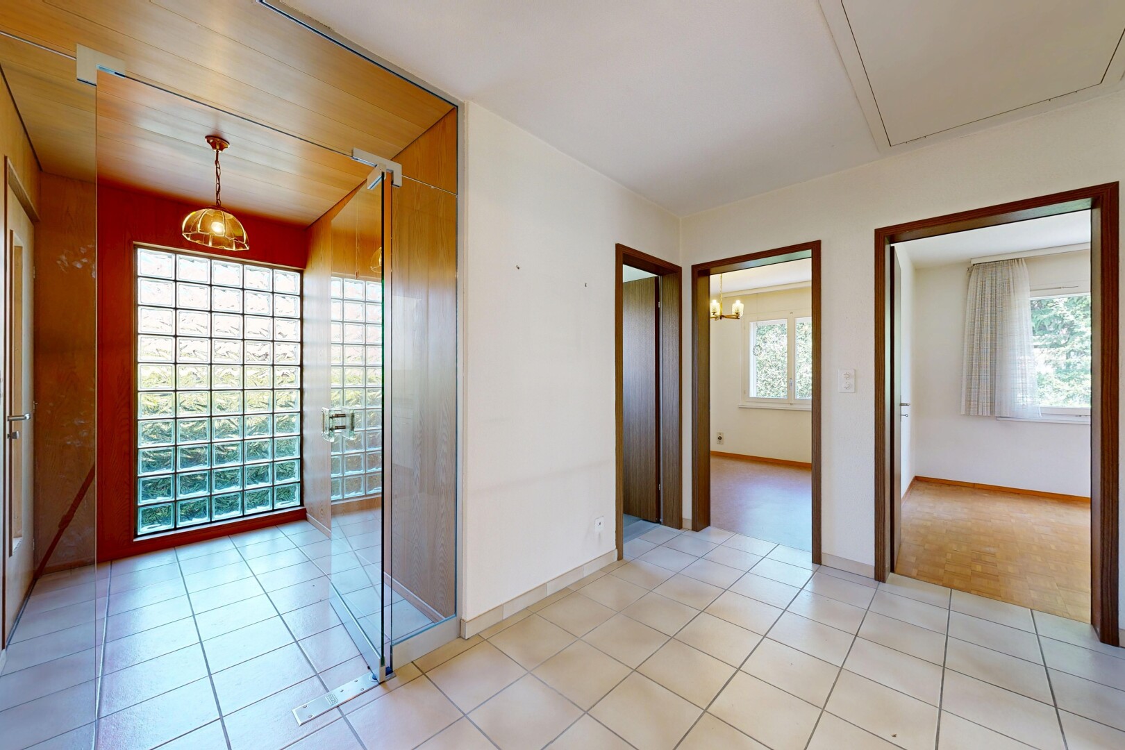 pièce vide avec lumière naturelle, natural light, cloison sèche, drywall, et inside property