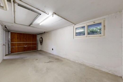 parking avec inside property