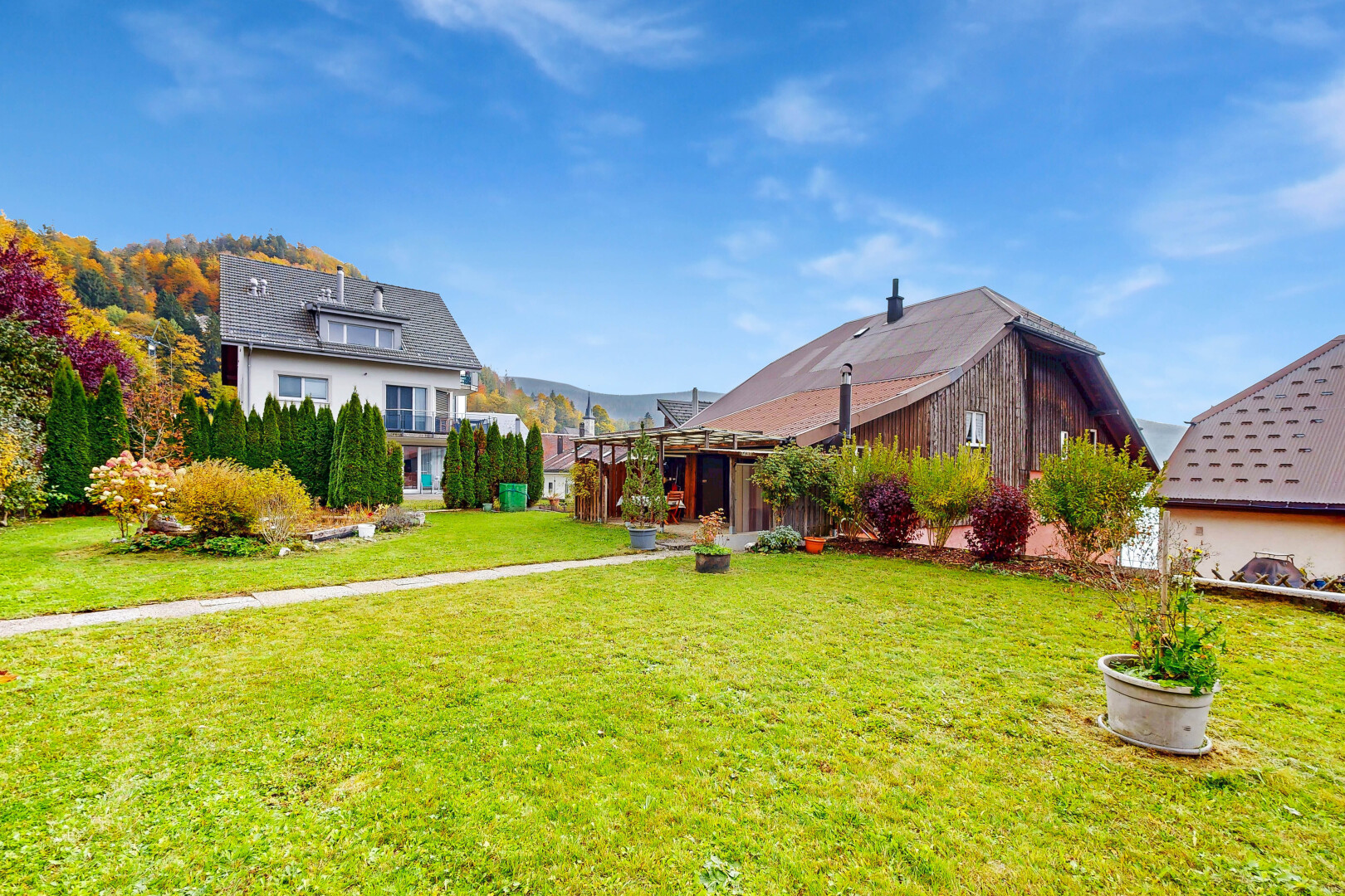 jardin avec pelouse, day time, et property visible