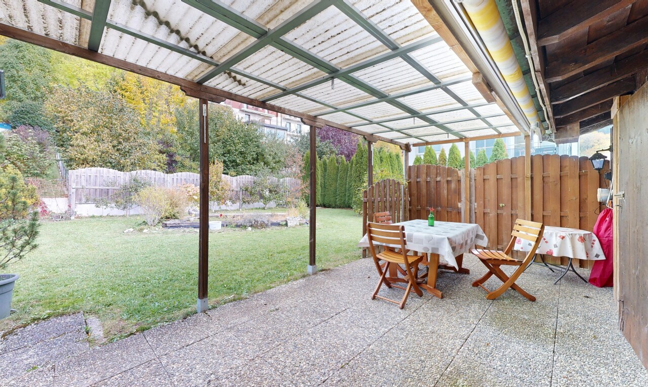 terrasse avec clôture, from property, pelouse, terrasse, et coin repas extérieur