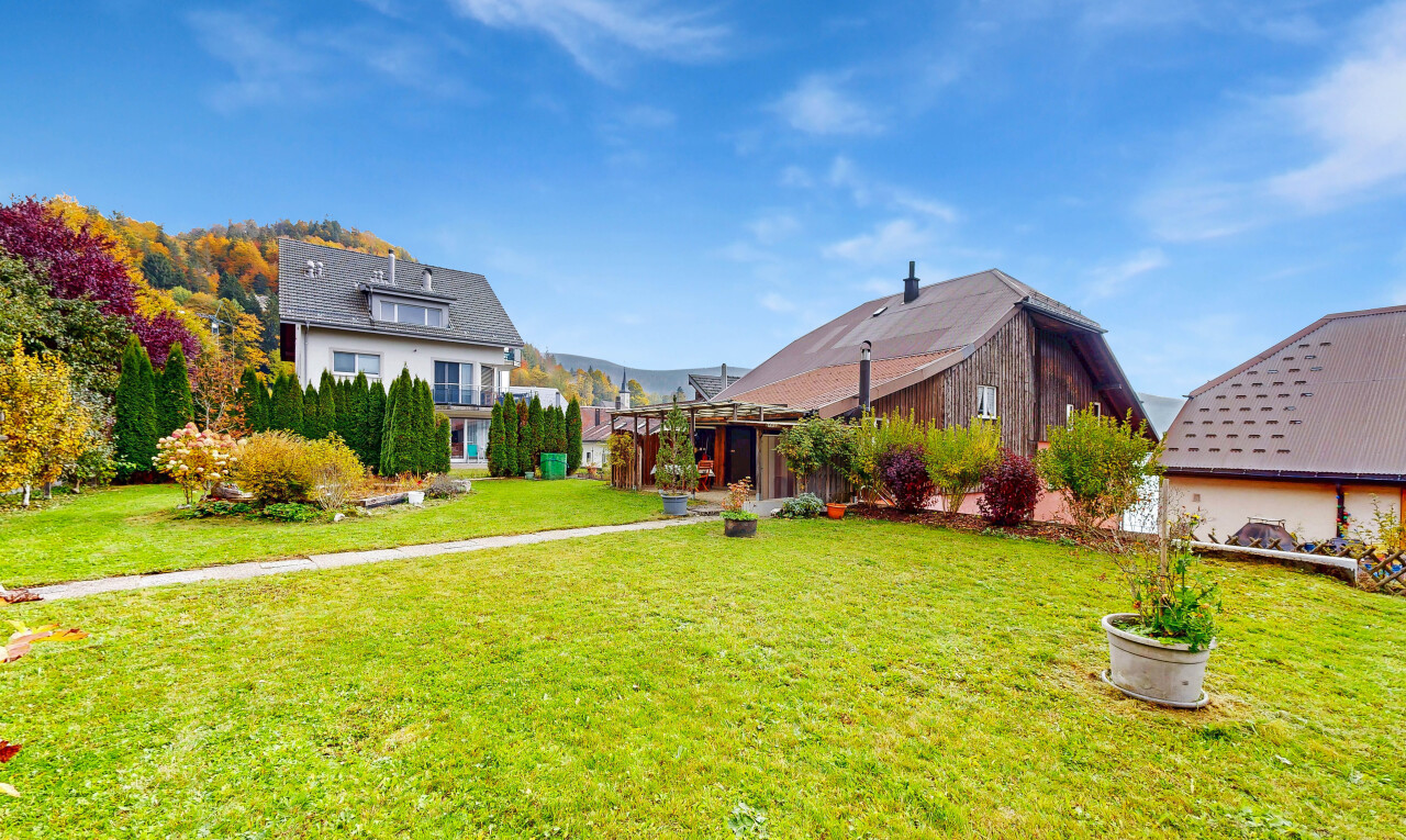 jardin avec pelouse, day time, et property visible