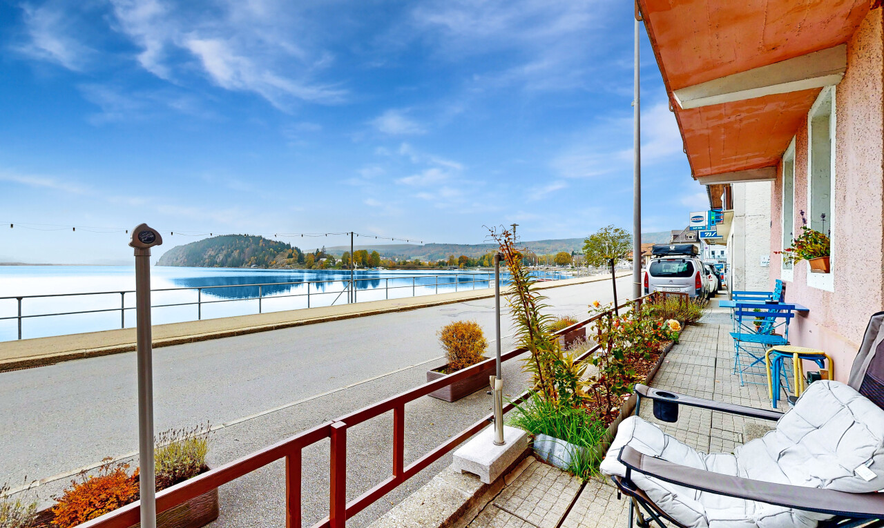 balcon avec day time, from property, vue sur l'eau, water view, et balcon
