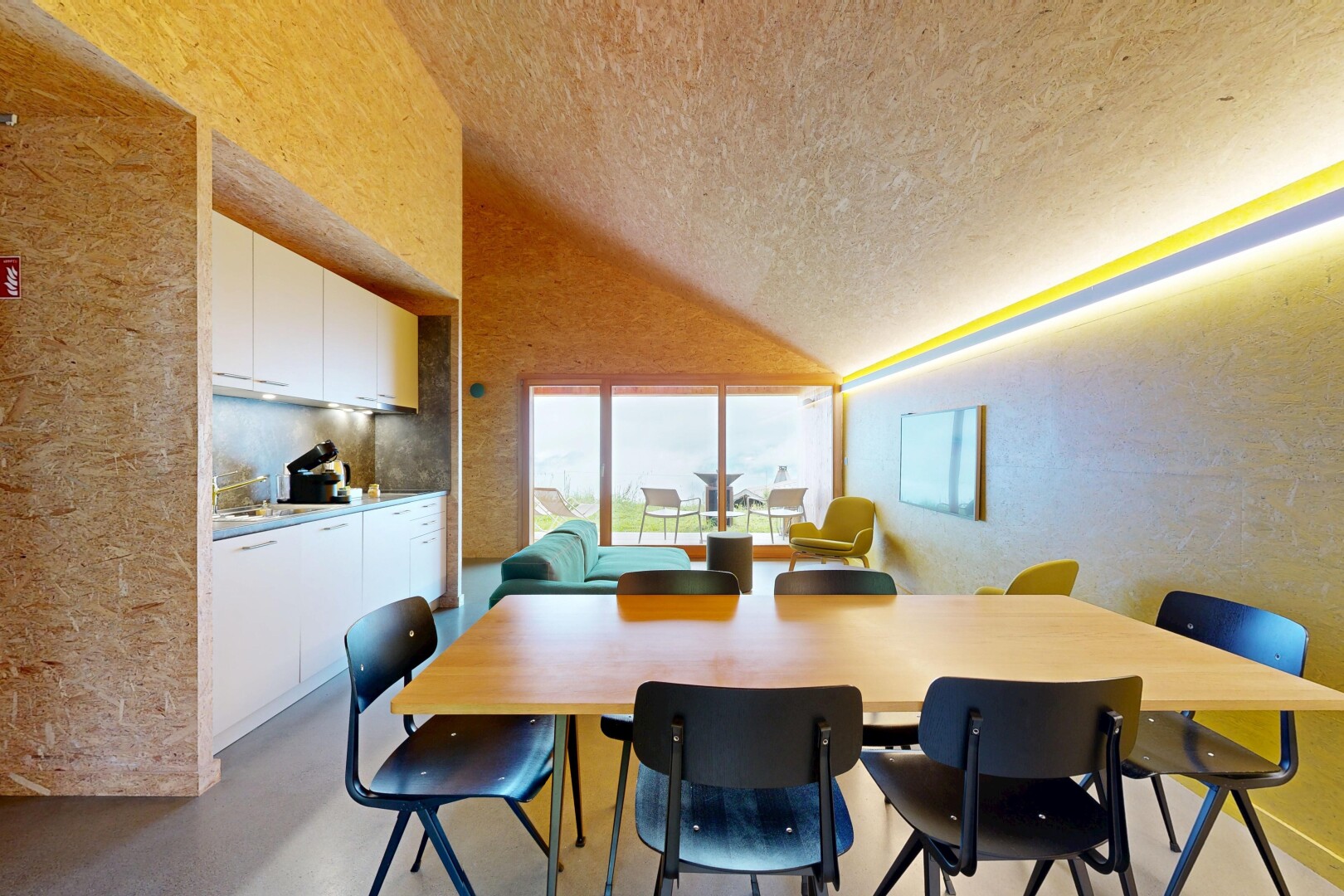 esszimmer mit vaulted ceiling, dachschräge, inside property, natural light, und natürliches licht