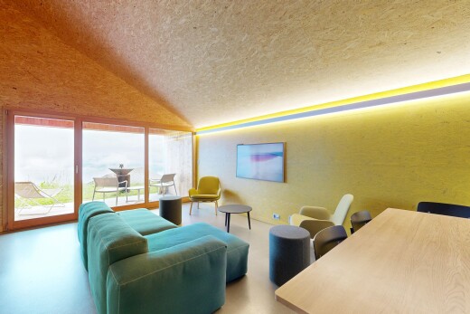 wohn- / esszimmer mit inside property, dachschräge, vaulted ceiling, natürliches licht, und natural light