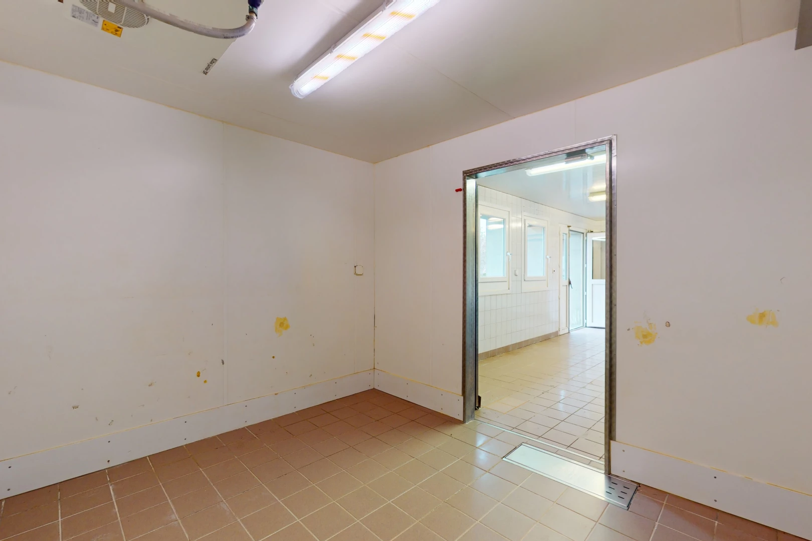 view of tiled spare room