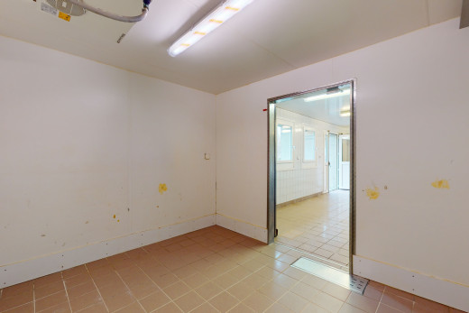 pièce vide avec carrelage