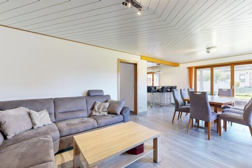 wohn- / esszimmer mit natural light, natürliches licht, inside property, drywall, und gipskartonwand