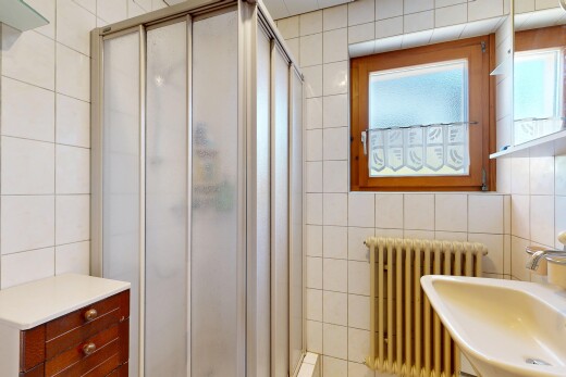 bad mit fliesenwand, tile wall, kühler, dusche, und komplettes badezimmer