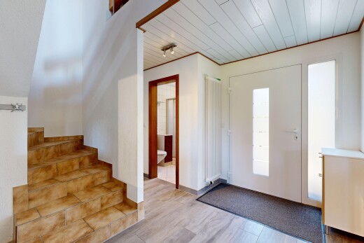 treppe mit inside property, wood finish floor, holzfußboden, treppen, und drywall