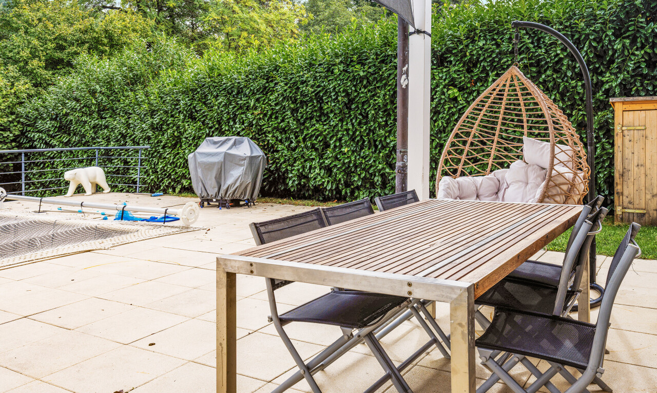 terrasse avec coin repas extérieur, from property, gril, terrasse, et day time
