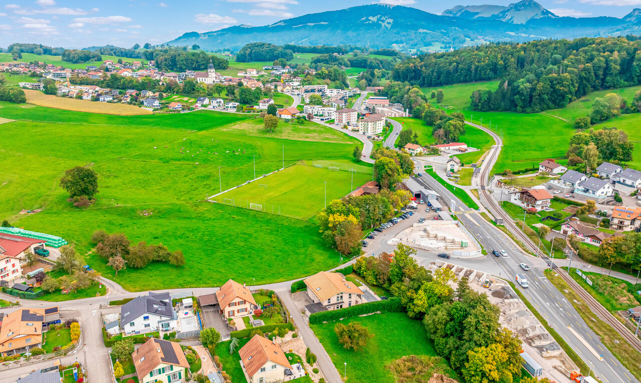 view of mountain backdrop with nearby suburban area
