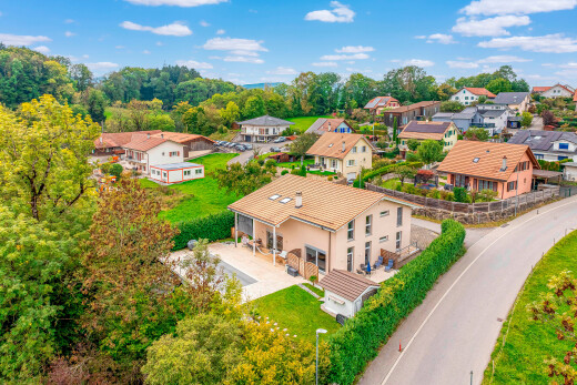 außenansicht mit terrasse, wohngebietblick, residential view, day time, und drone view