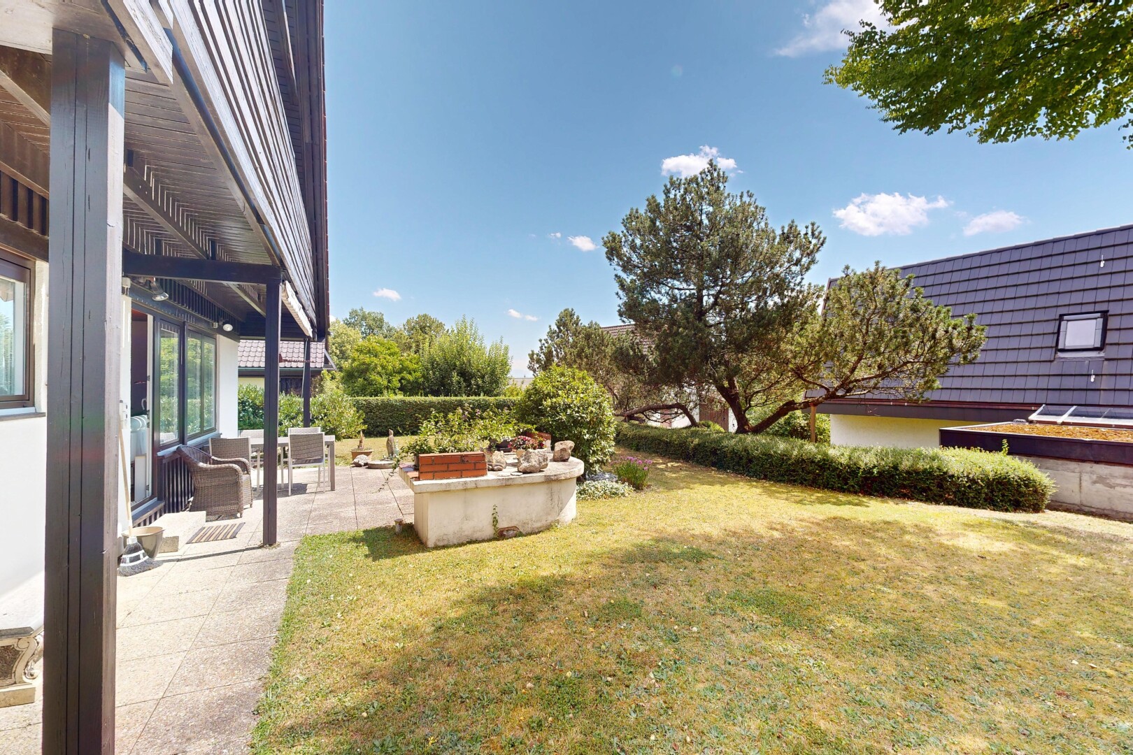 jardin avec terrasse, pelouse, from property, et day time
