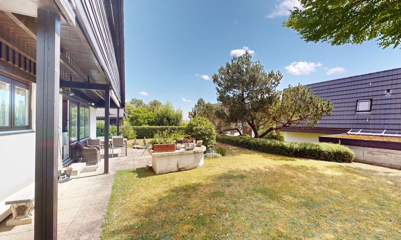 jardin avec terrasse, pelouse, from property, et day time