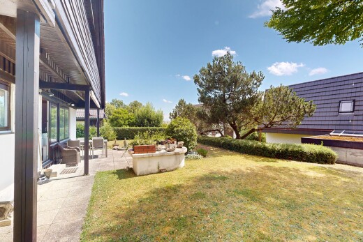 jardin avec terrasse, pelouse, from property, et day time